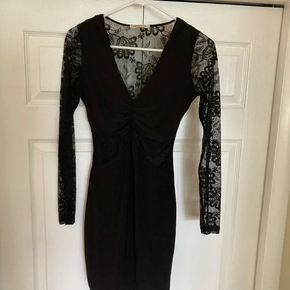 Black lace detail dress - Picture 2 of 9